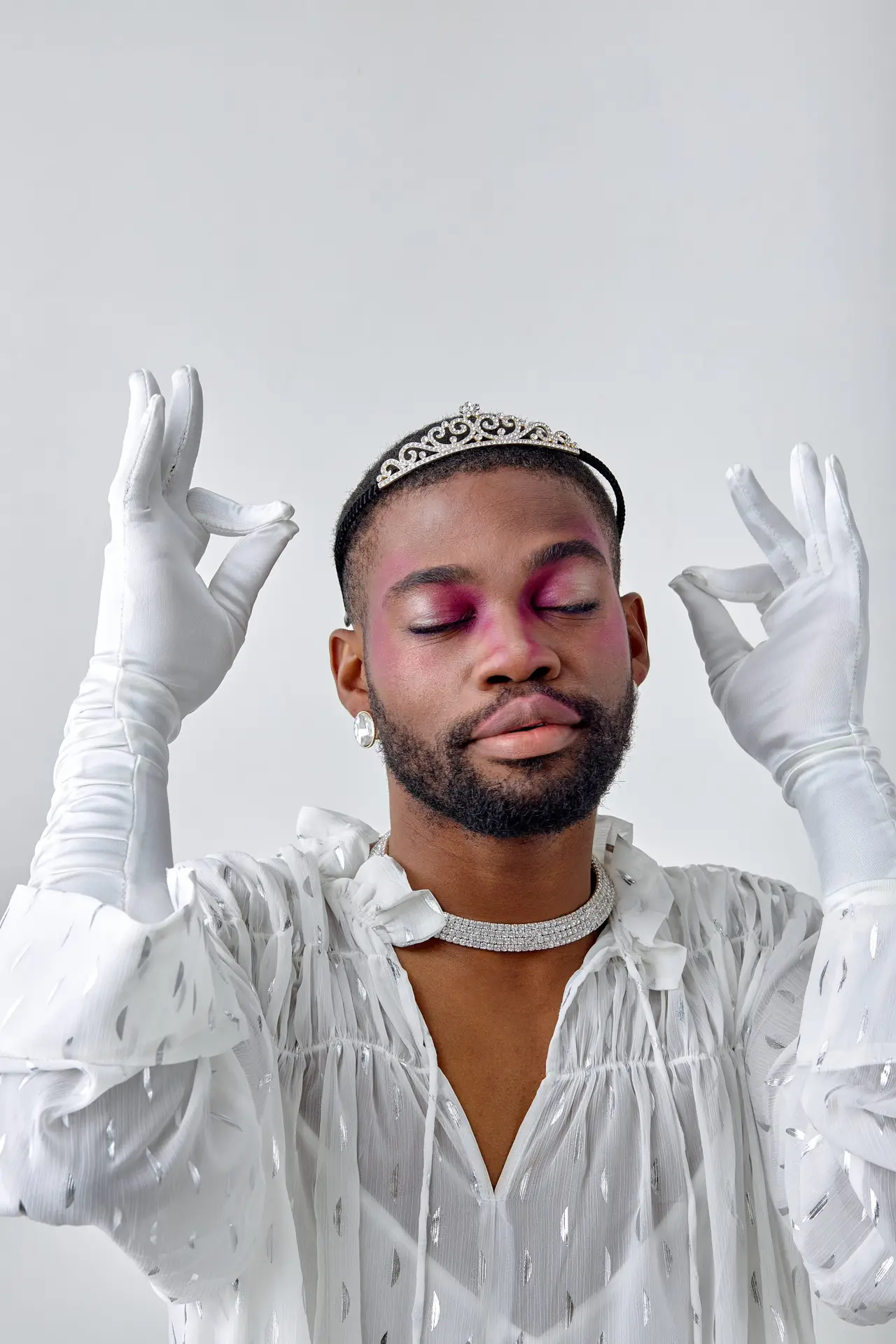 L'artiste Mirage sur la cover de son album fraichement sorti