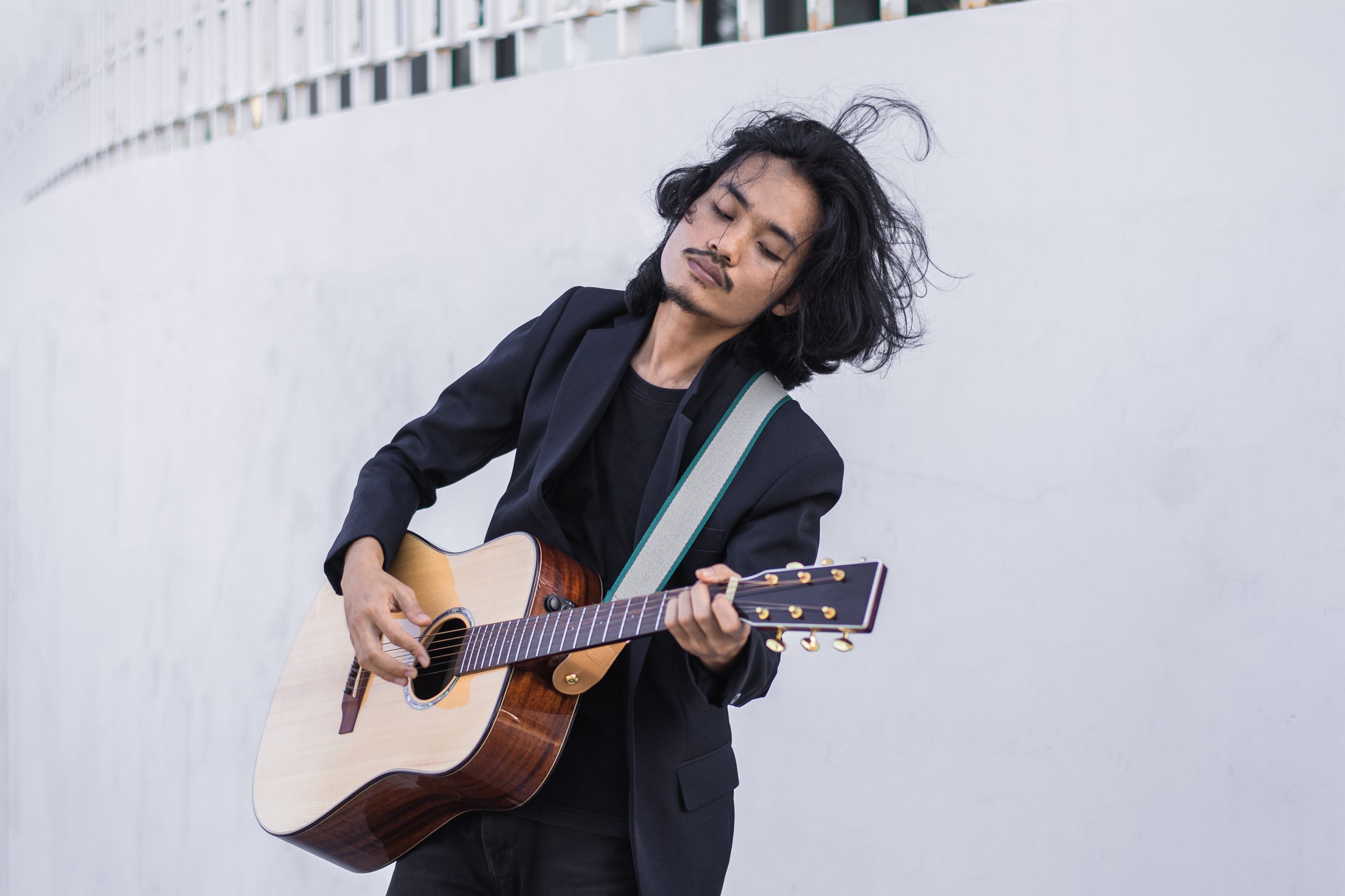 Mem et sa guitare